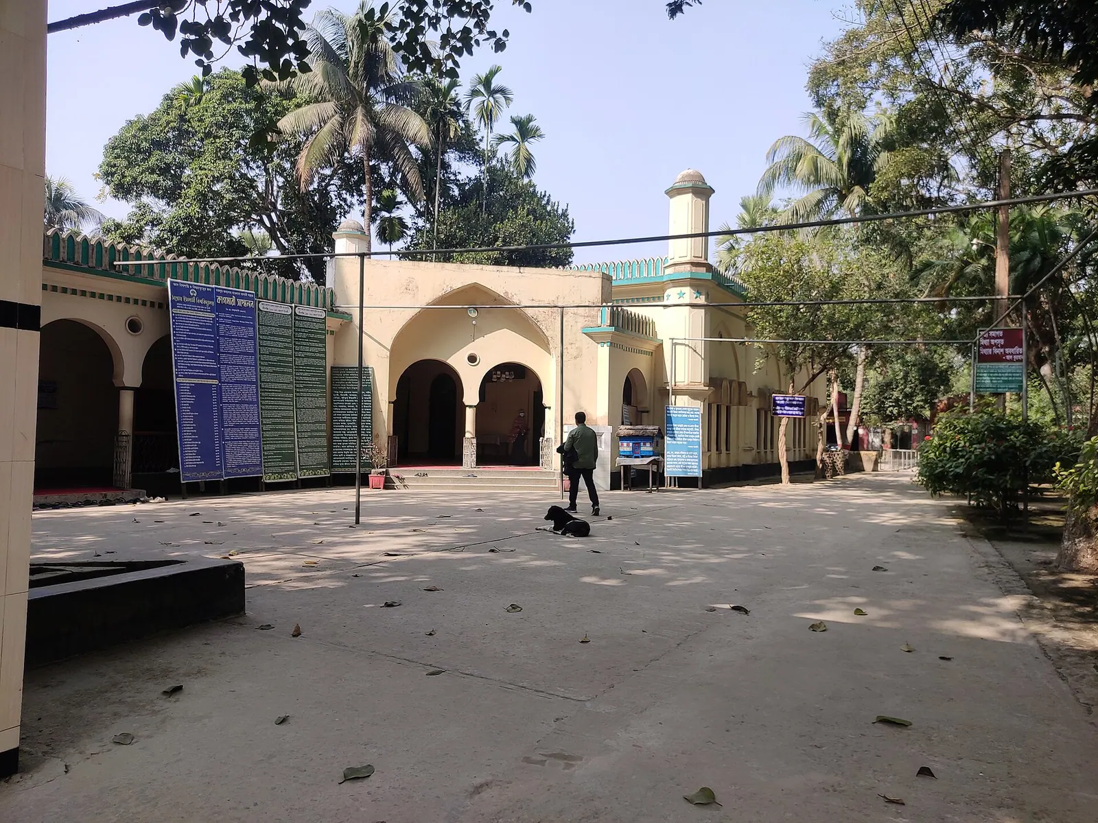 সন্তোষে মওলানা ভাসানীর মাজার প্রাঙ্গণ