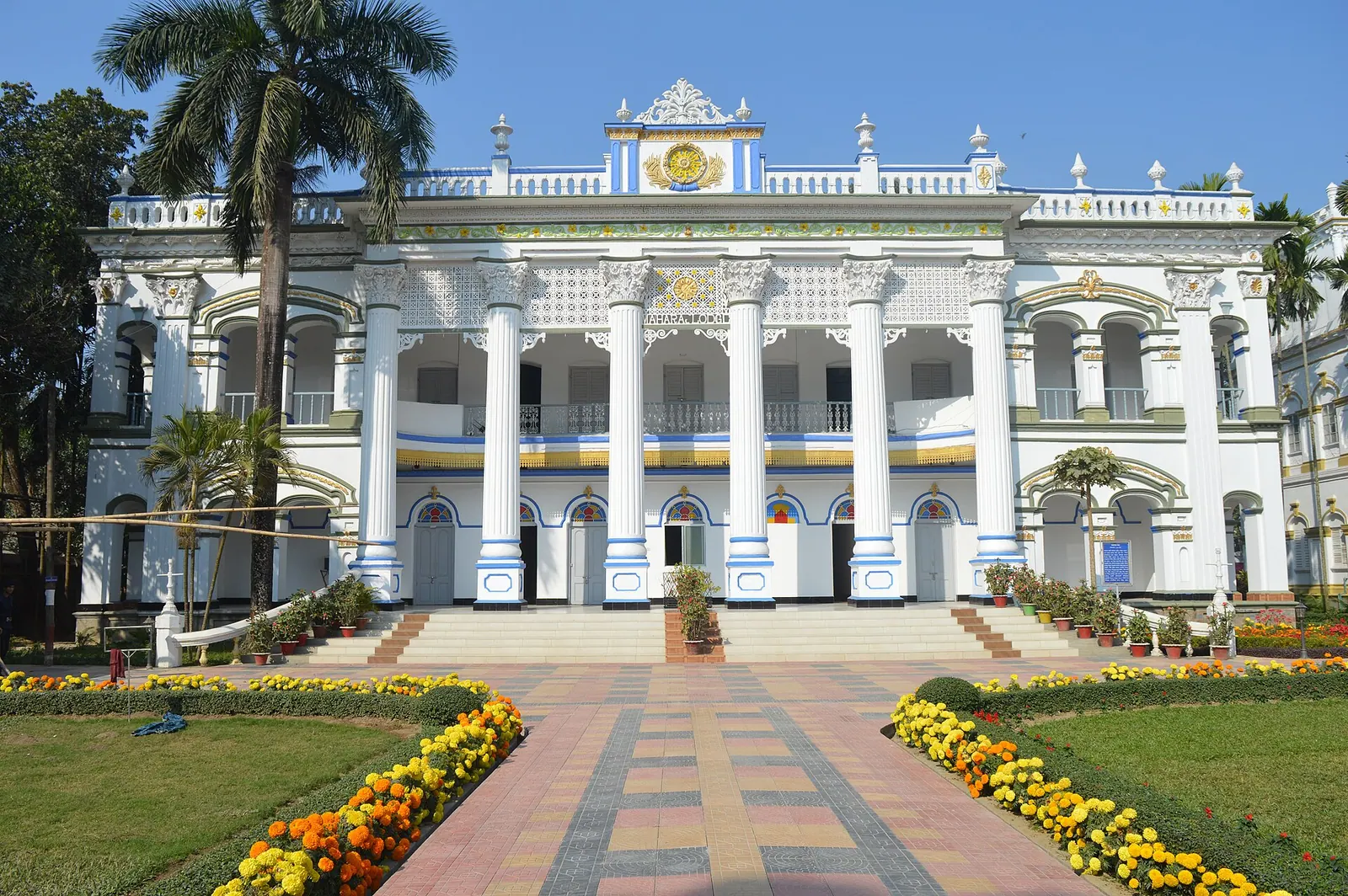 মহেড়া জমিদার বাড়ির প্রাসাদের সম্মুখভাগ, মির্জাপুর